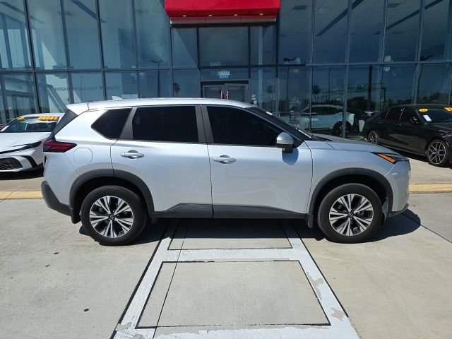 Used 2023 Nissan Rogue SV image 3