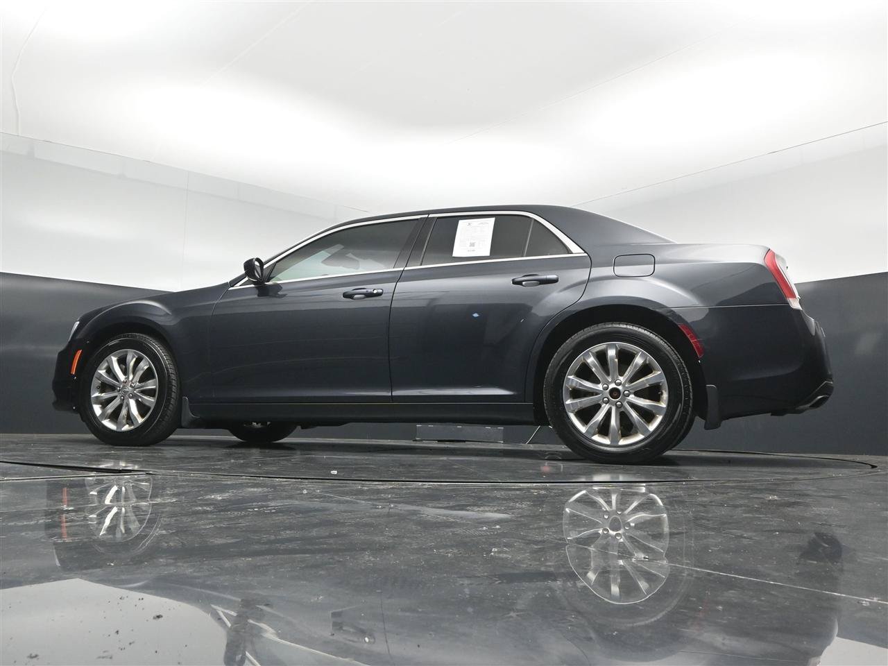 Used 2017 Chrysler 300 Limited w/ Value Package AWD/4WD image 33