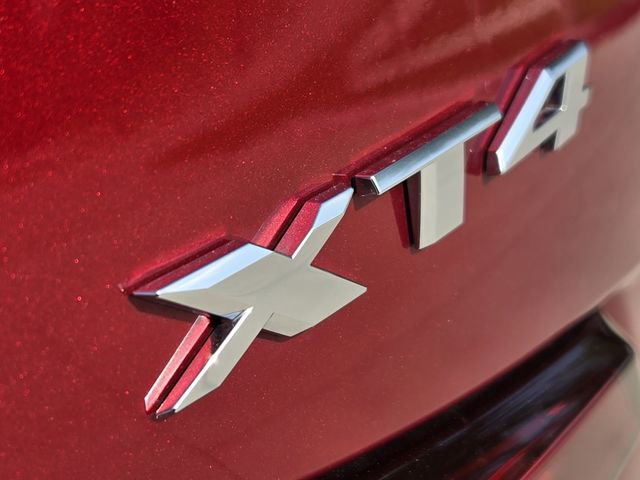 Used 2024 Cadillac XT4 Luxury w/ Cold Weather Package FWD image 11