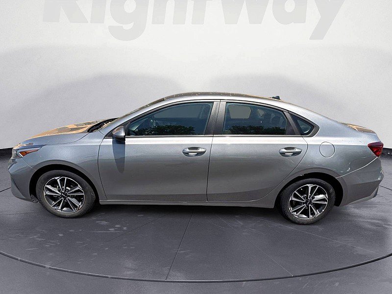 Used 2024 Kia Forte LXS FWD image 2