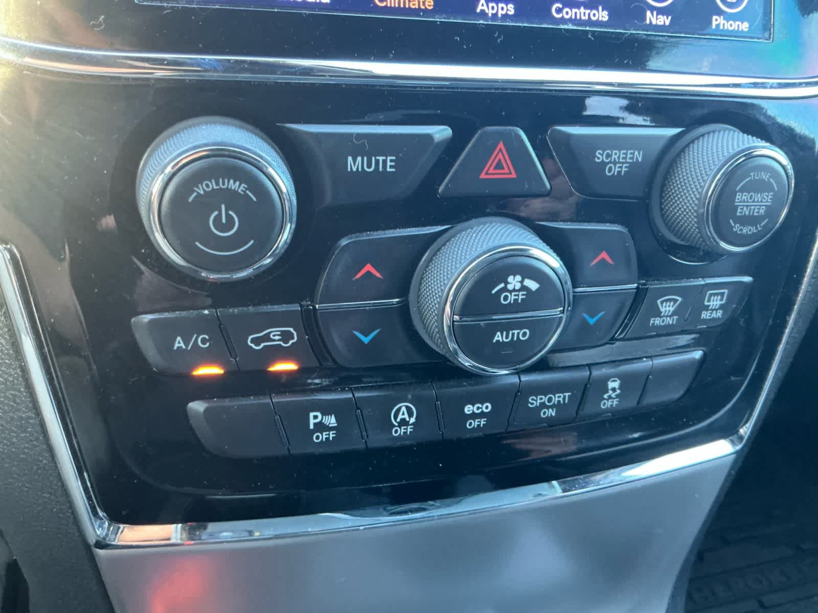 Used 2019 Jeep Grand Cherokee Limited AWD/4WD image 18