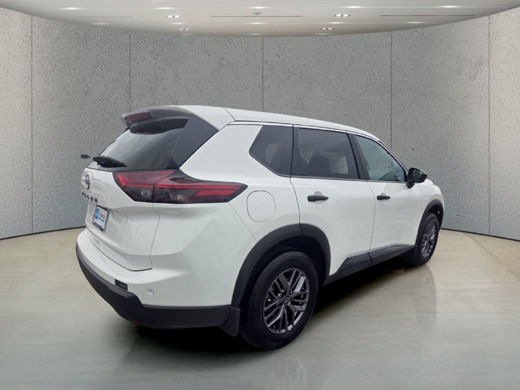 Used 2026 Nissan Rogue S FWD image 5