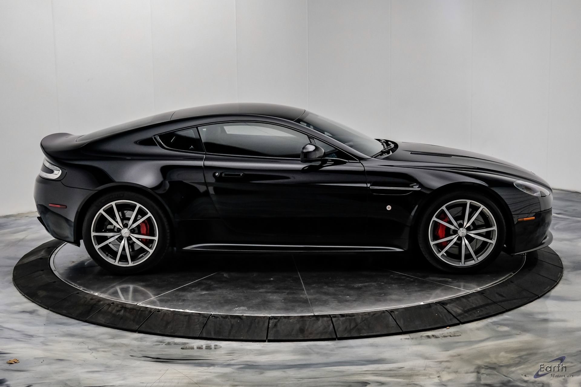 Used 2015 Aston Martin V8 Vantage GT RWD image 24