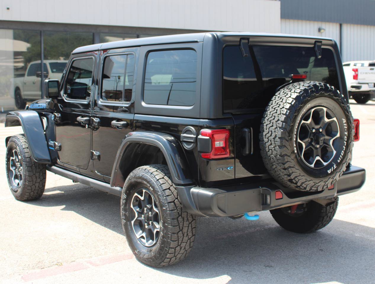 Used 2023 Jeep Wrangler Unlimited Rubicon 4xe w/ Cold Weather Group AWD/4WD image 4