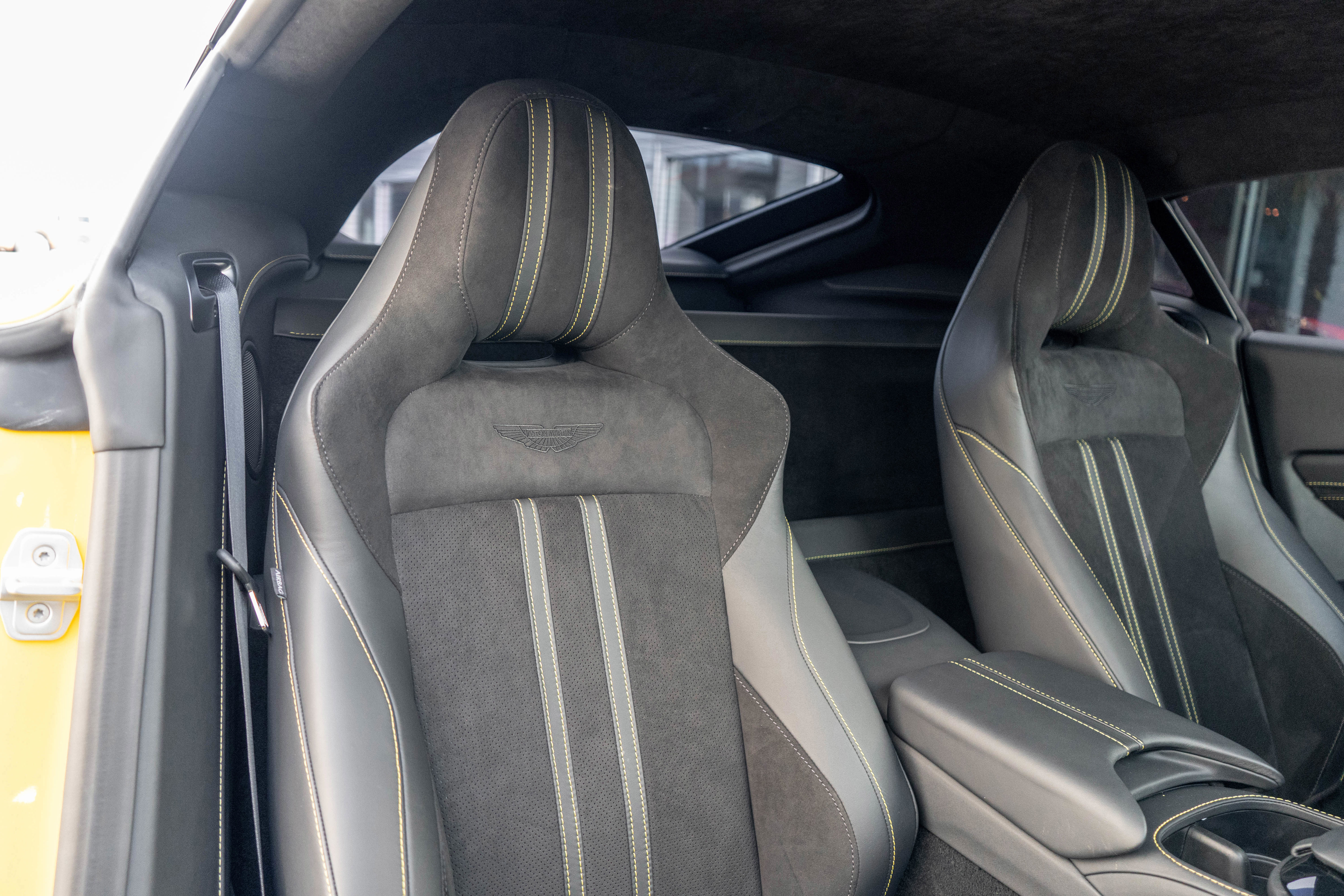 Used 2023 Aston Martin V8 Vantage Coupe image 23