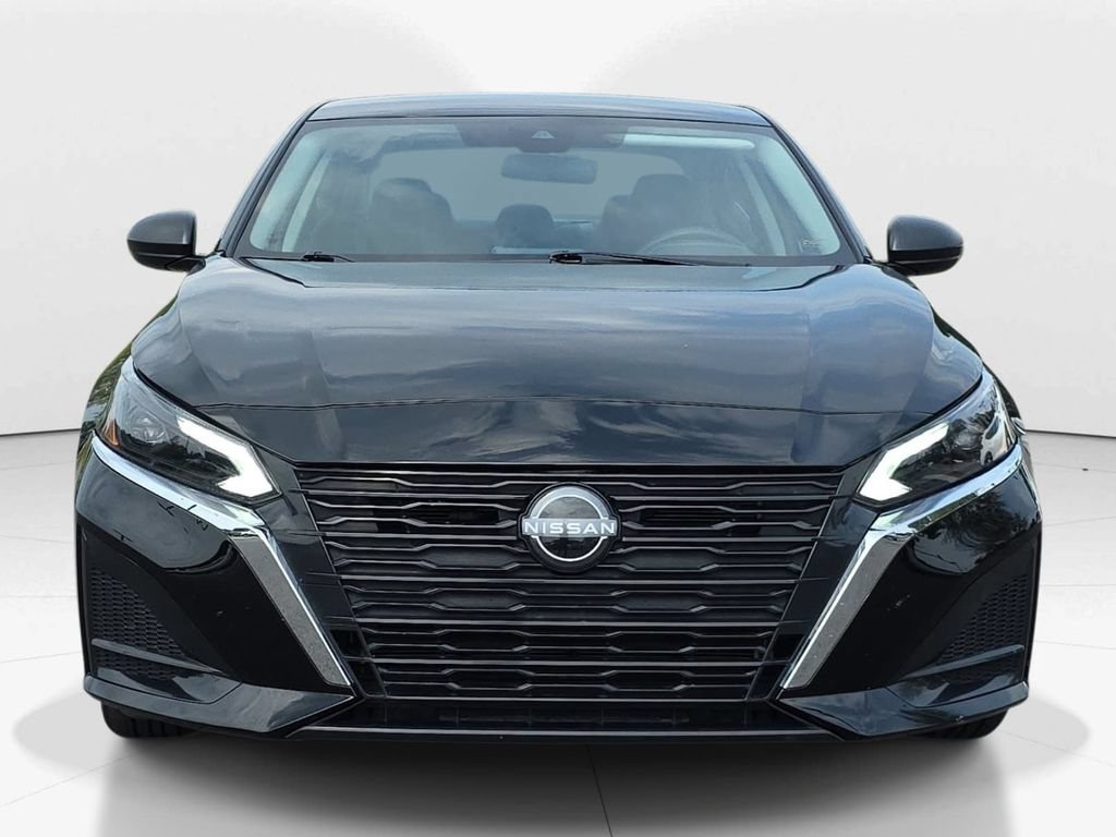 Used 2025 Nissan Altima 2.5 SV FWD image 12