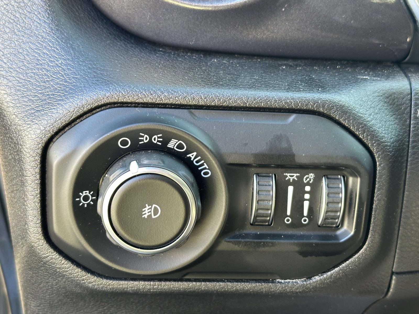 Used 2021 Jeep Wrangler Unlimited Sahara AWD/4WD image 20