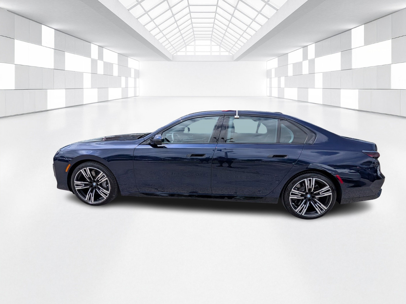 Used 2024 BMW 760i xDrive AWD/4WD image 4