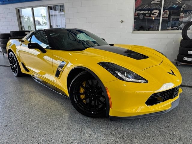 Used 2019 Chevrolet Corvette Grand Sport w/ Carbon Flash Badge Package RWD image 3