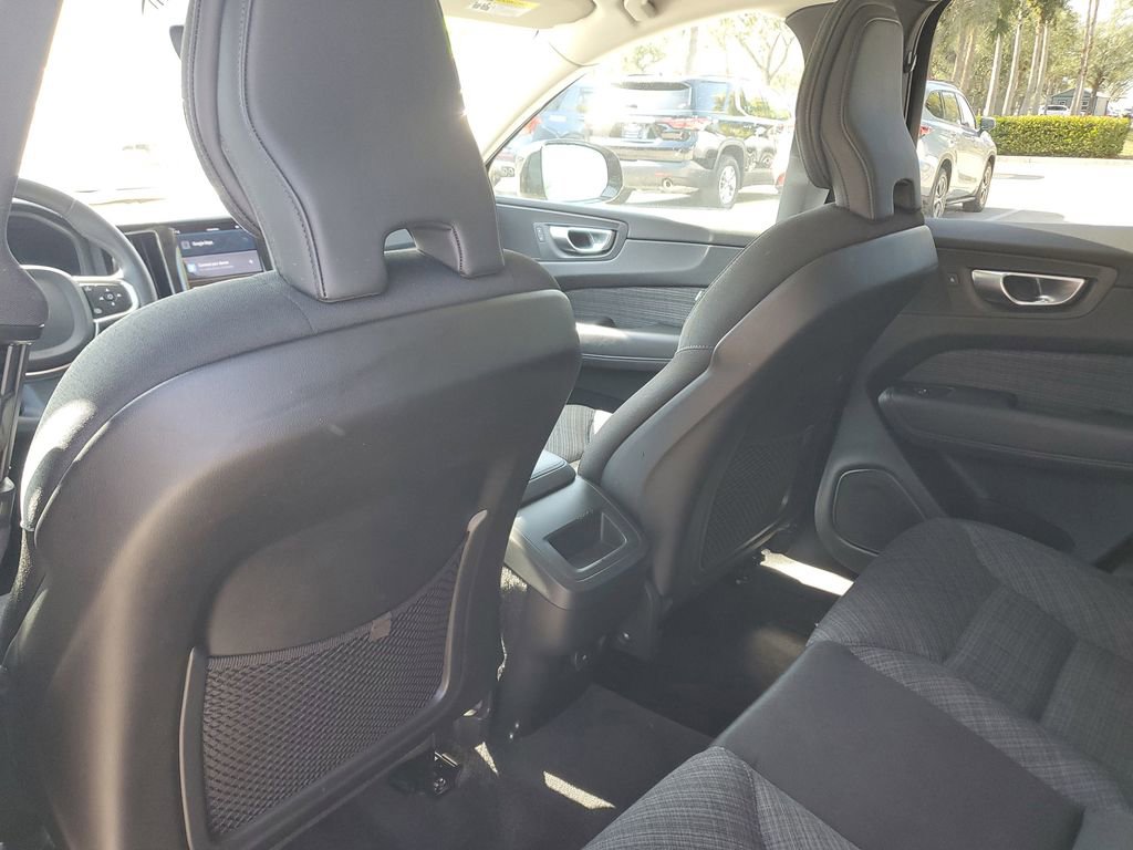 Used 2024 Volvo XC60 B5 Core image 17