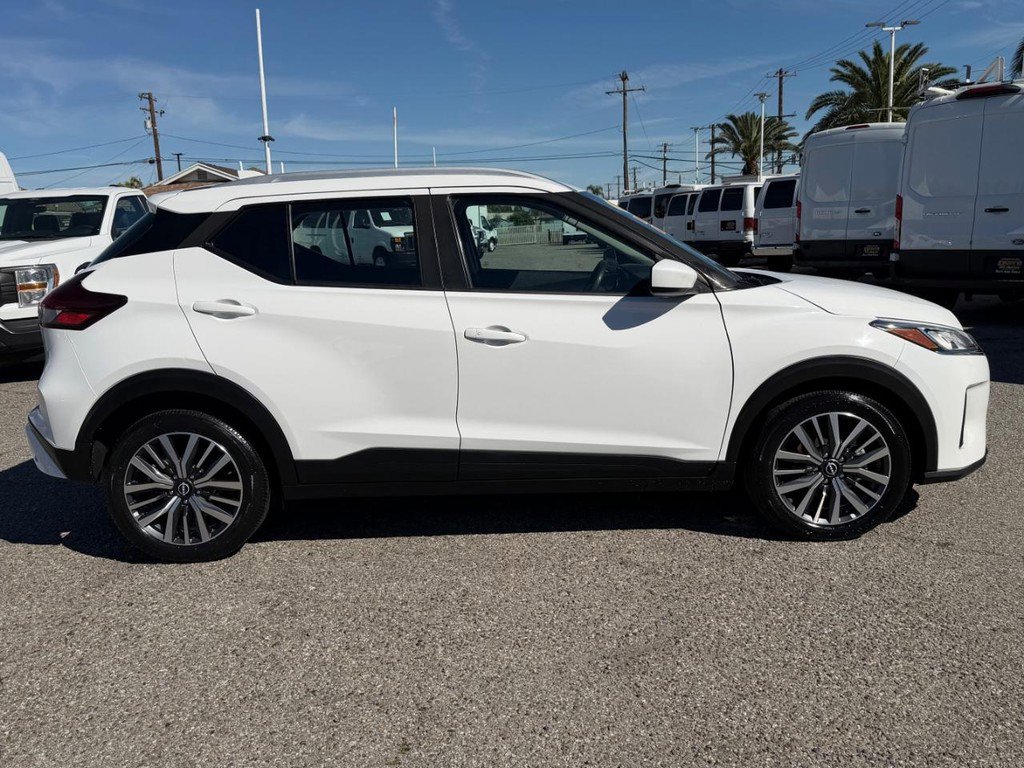 Used 2022 Nissan Kicks SV image 4