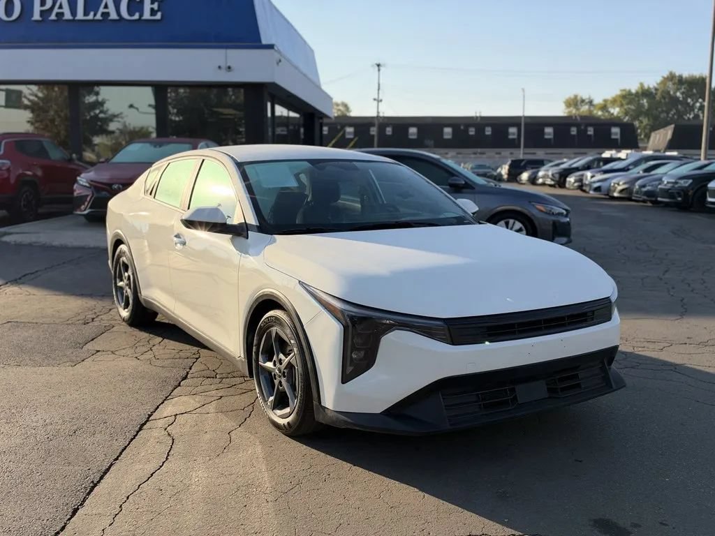 Used 2025 Kia K4 FWD image 3
