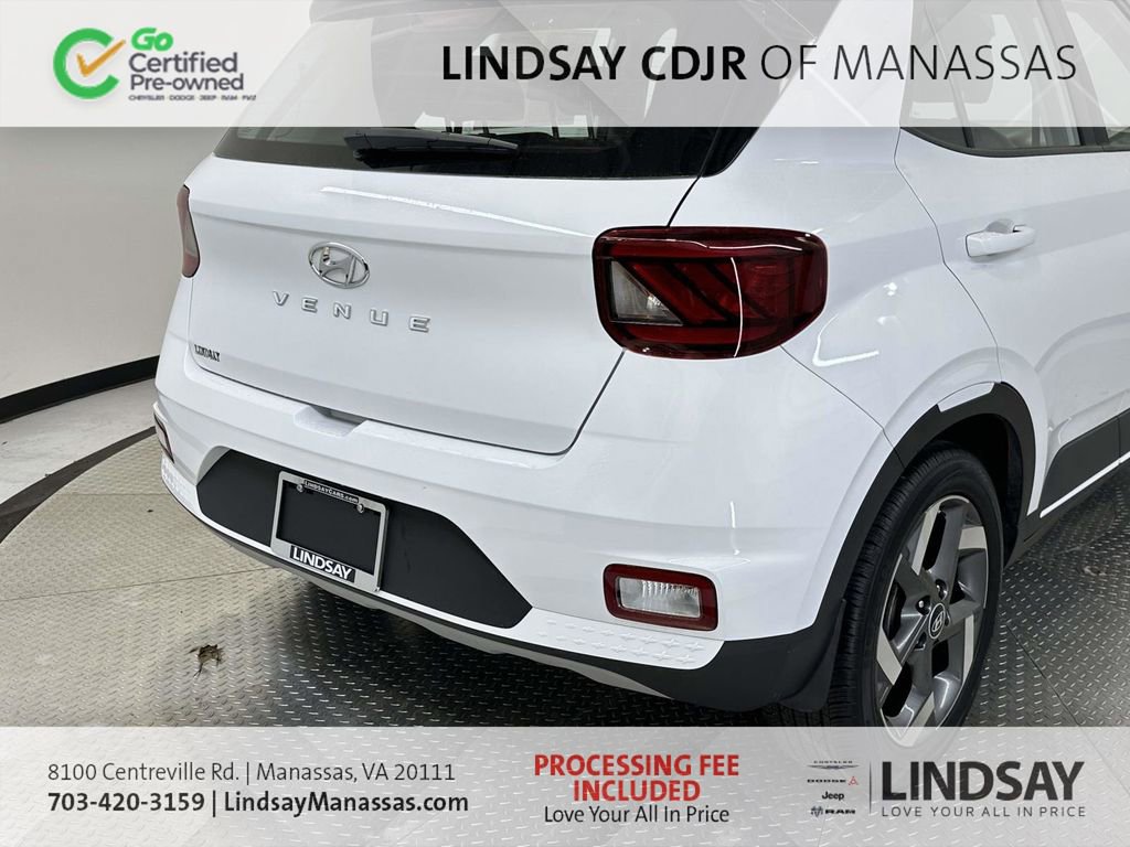 Used 2023 Hyundai Venue Limited image 9