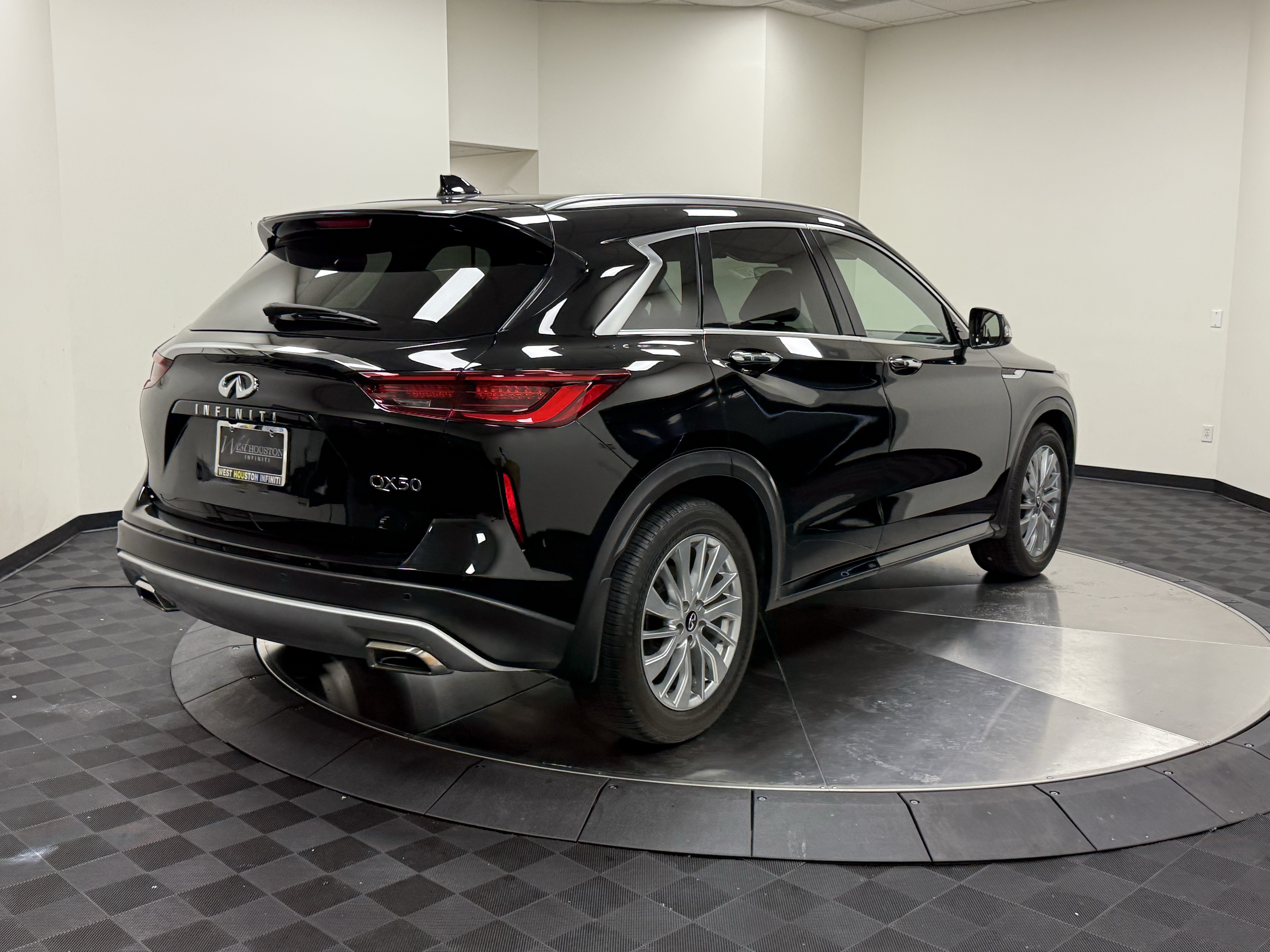 Certified 2024 INFINITI QX50 Luxe FWD image 7