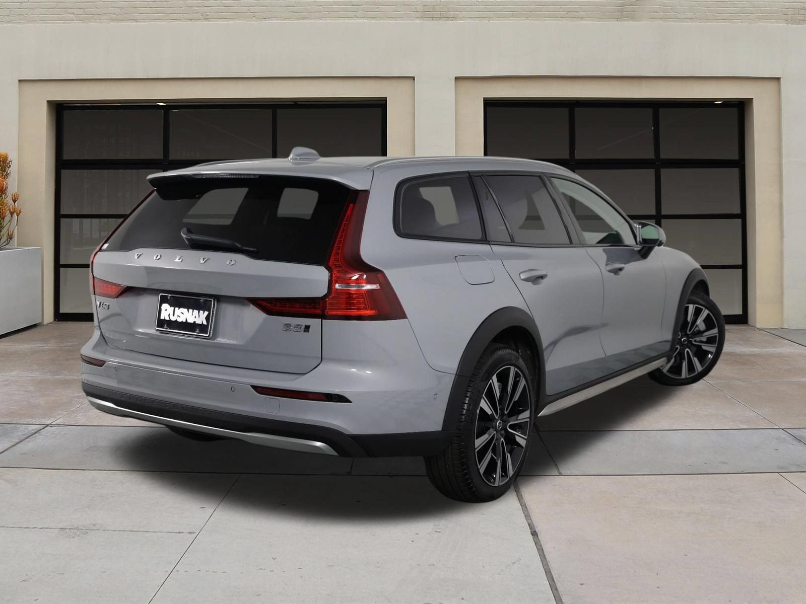 Certified 2025 Volvo V60 B5 Cross Country Ultra AWD/4WD image 4