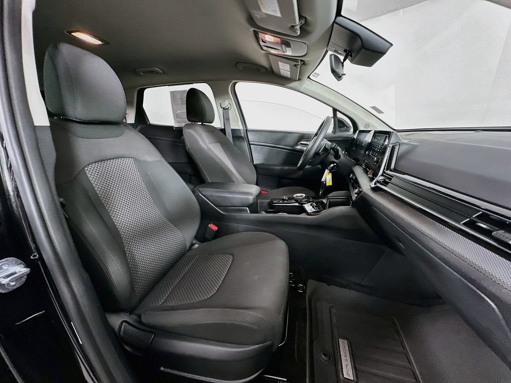 Used 2025 Kia Sportage LX FWD image 27