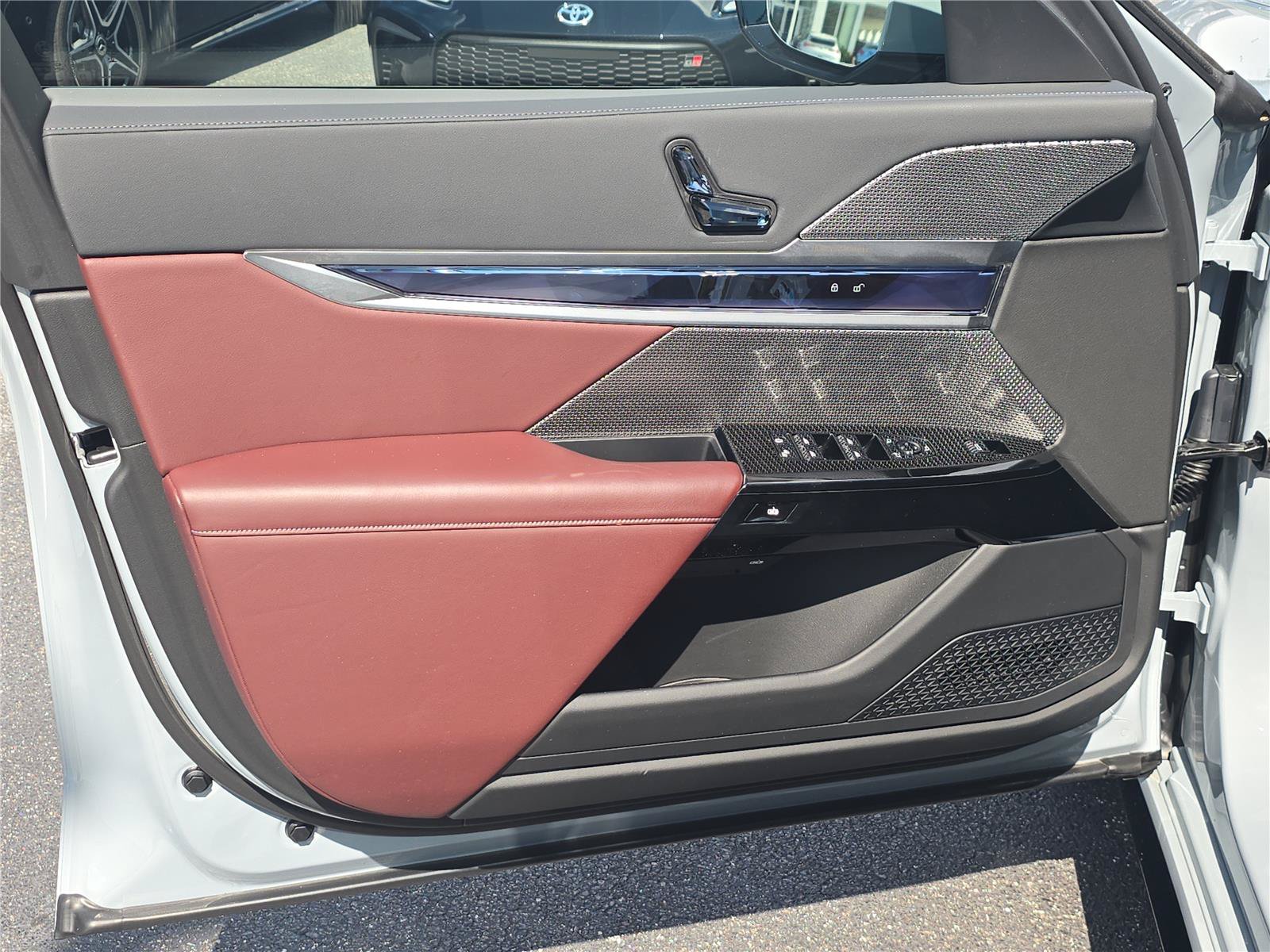 Certified 2023 BMW i7 xDrive60 w/ Luxury Rear Seating Package AWD/4WD image 16