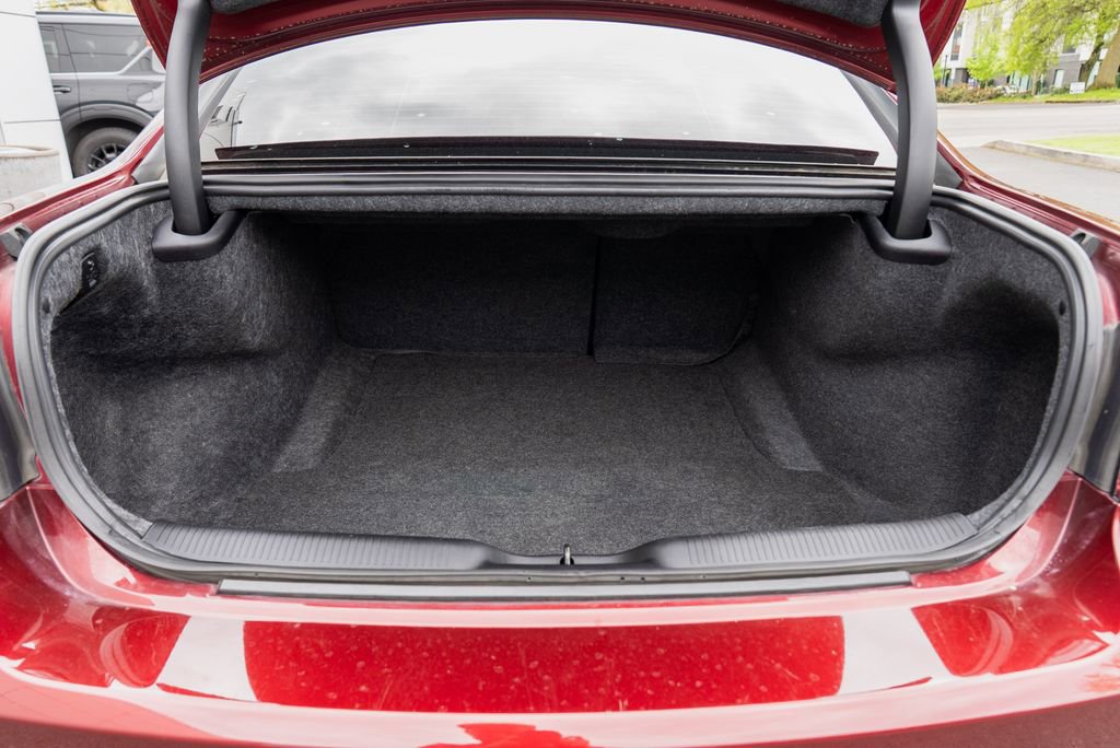 Used 2022 Dodge Charger R/T w/ Blacktop Package RWD image 8