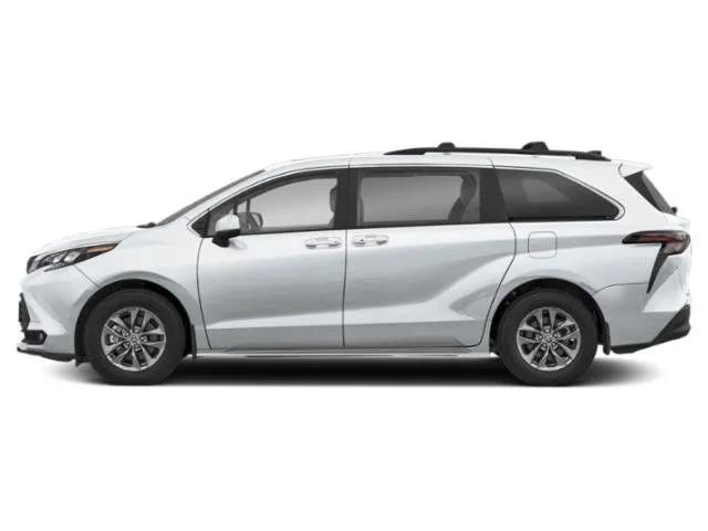 Used 2025 Toyota Sienna XLE image 3