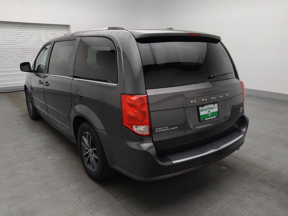 Used 2017 Dodge Grand Caravan SXT image 5
