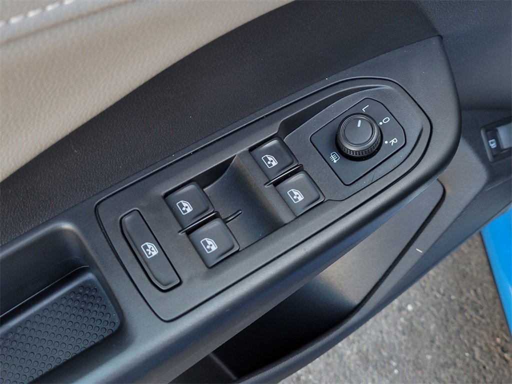 Used 2022 Volkswagen Taos SEL image 11