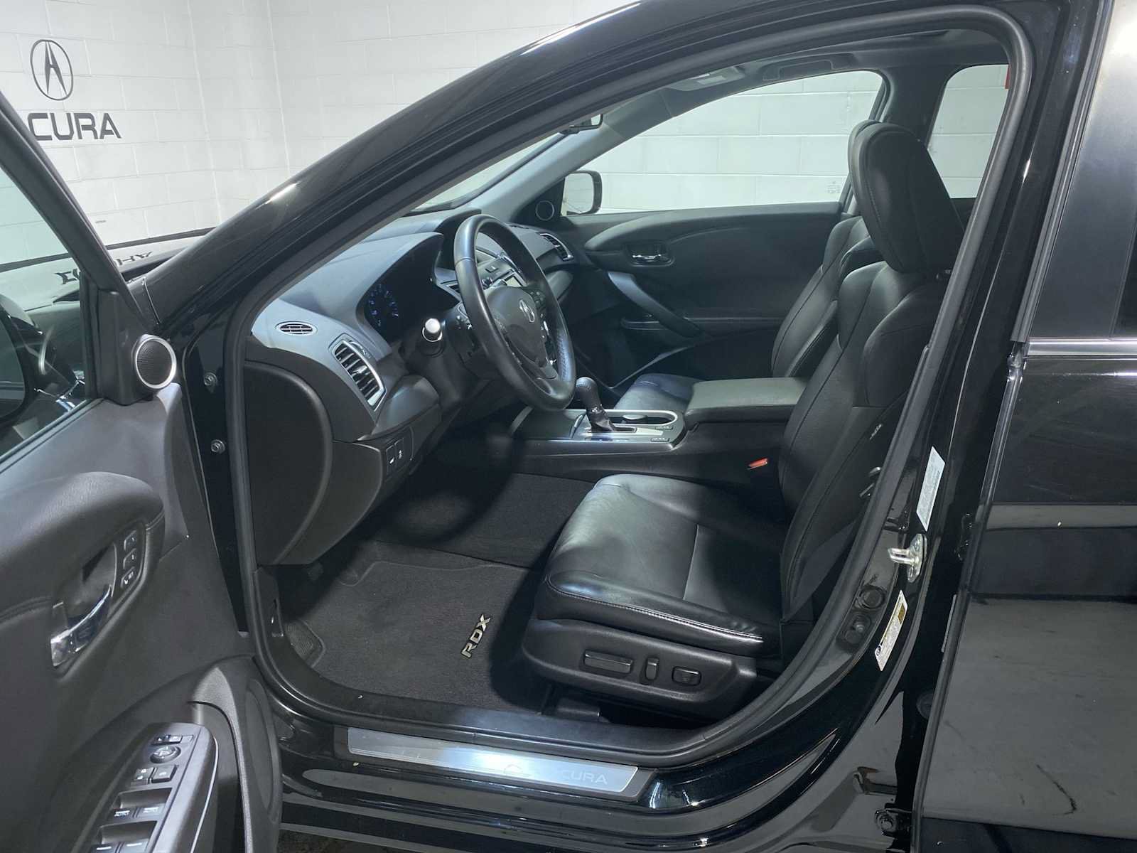 Used 2018 Acura RDX AWD w/ Technology Package image 2