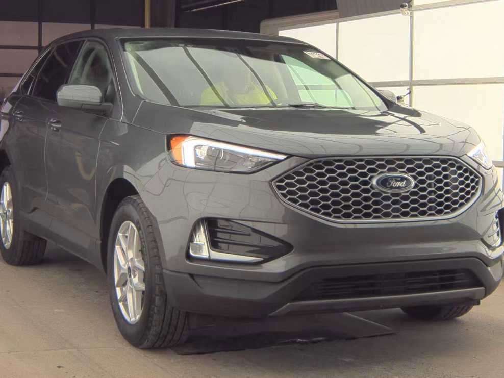 Used 2024 Ford Edge SEL w/ Convenience Package image 4