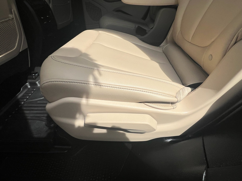 Used 2025 Jeep Grand Cherokee L Limited RWD image 22