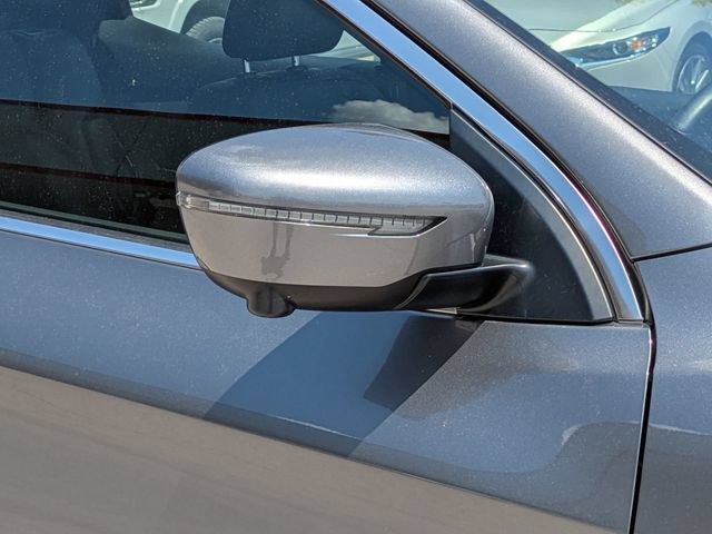 Used 2022 Nissan Rogue Sport SL FWD image 12