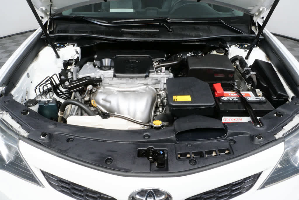 Used 2014 Toyota Camry SE w/ Leather Package image 29