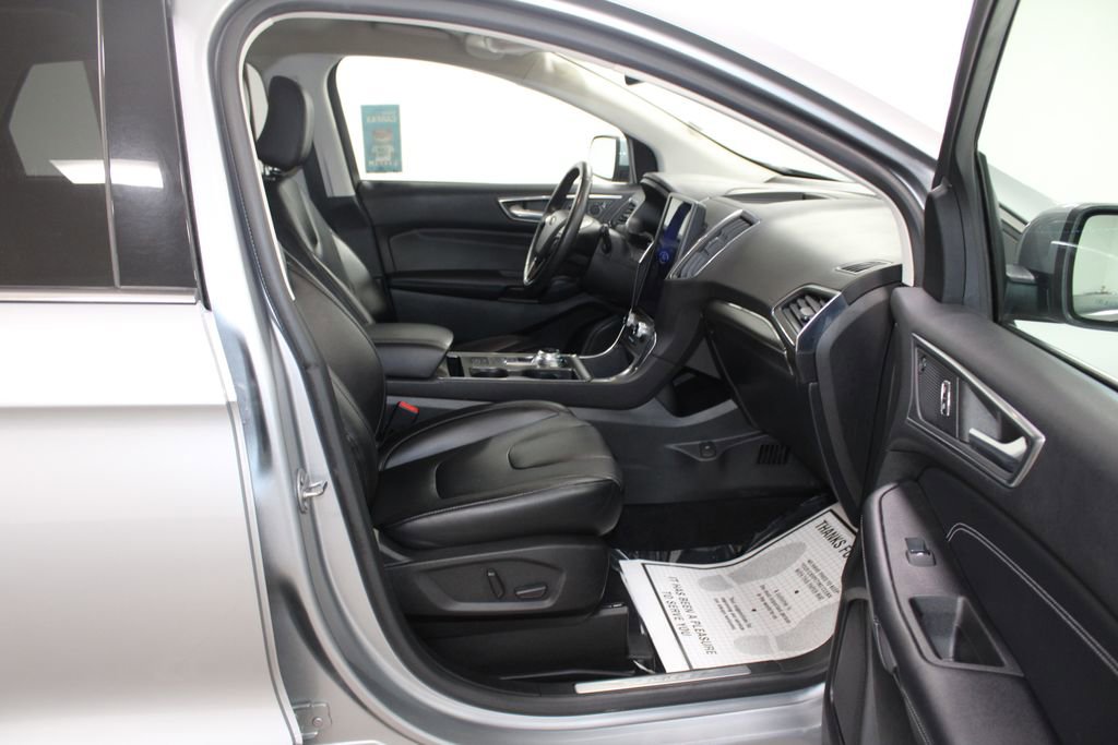 Used 2022 Ford Edge Titanium image 31