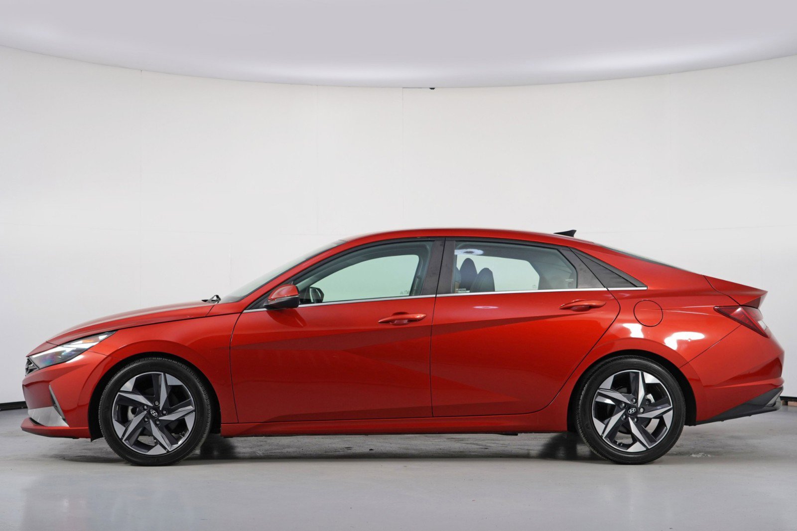 Used 2021 Hyundai Elantra Limited w/ Cargo Package image 8