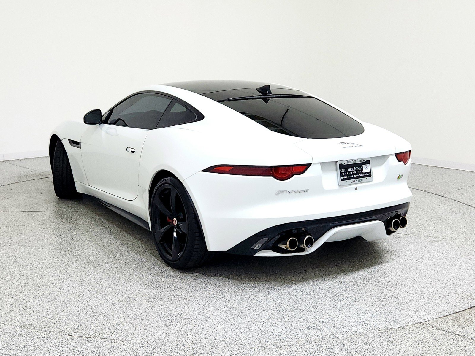 Used 2018 Jaguar F-TYPE R image 3