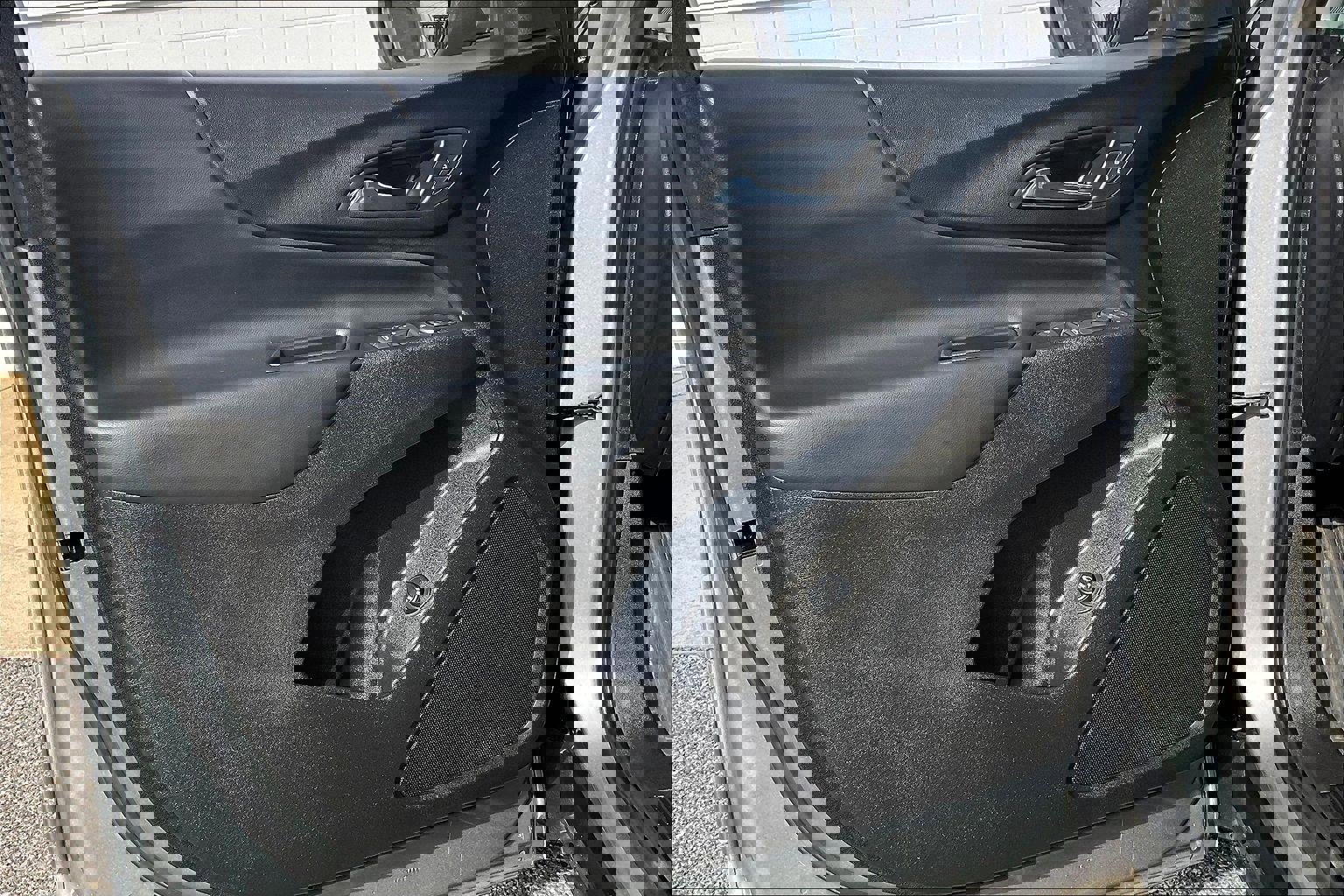 Used 2023 Chevrolet Equinox LT w/ Driver Convenience Package image 27