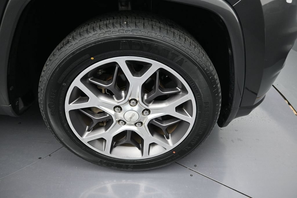 Used 2018 Jeep Grand Cherokee Limited RWD image 9