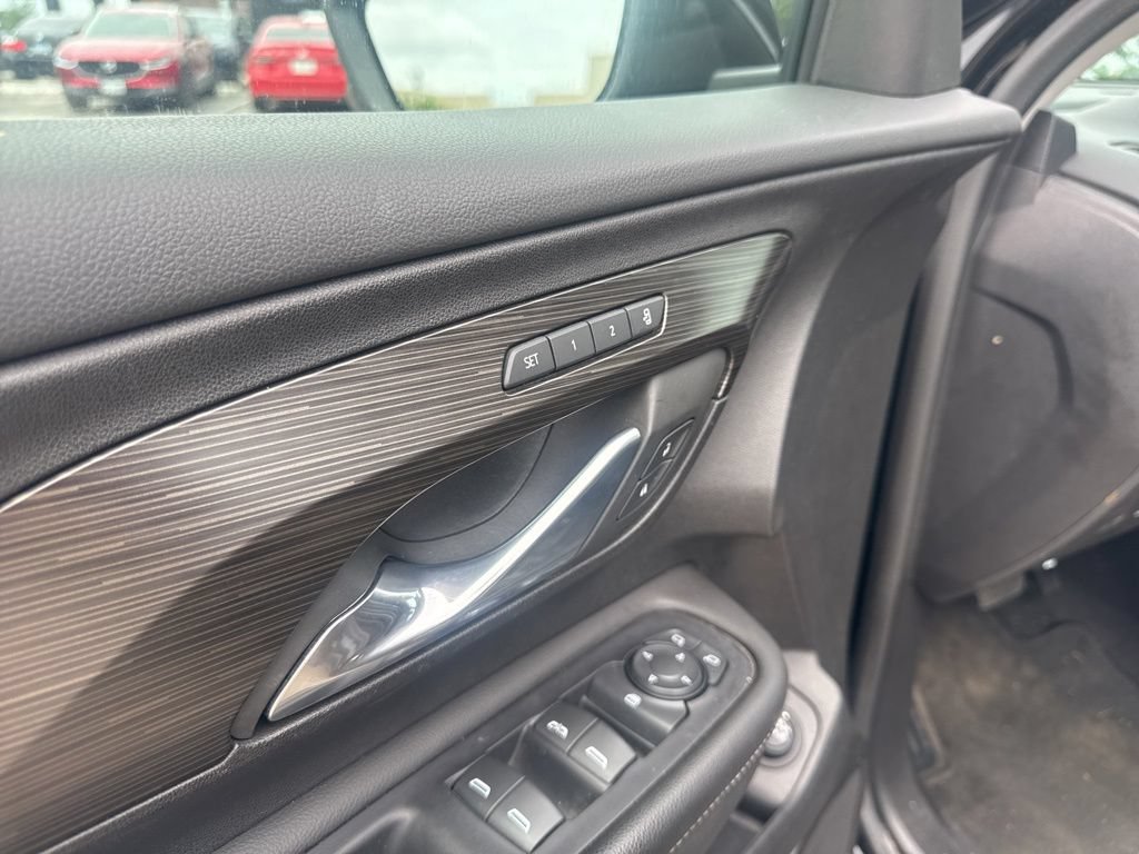 Used 2024 GMC Terrain SLT FWD image 10
