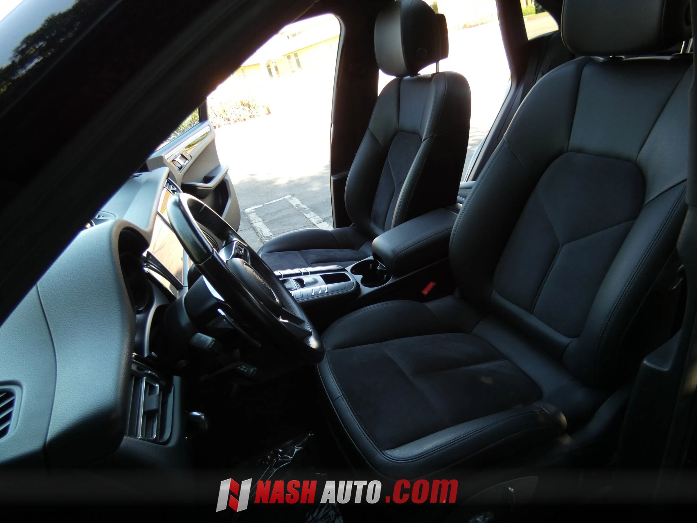 Used 2020 Porsche Macan AWD/4WD image 50