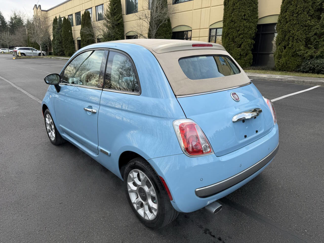 Used 2017 FIAT 500 Lounge image 9