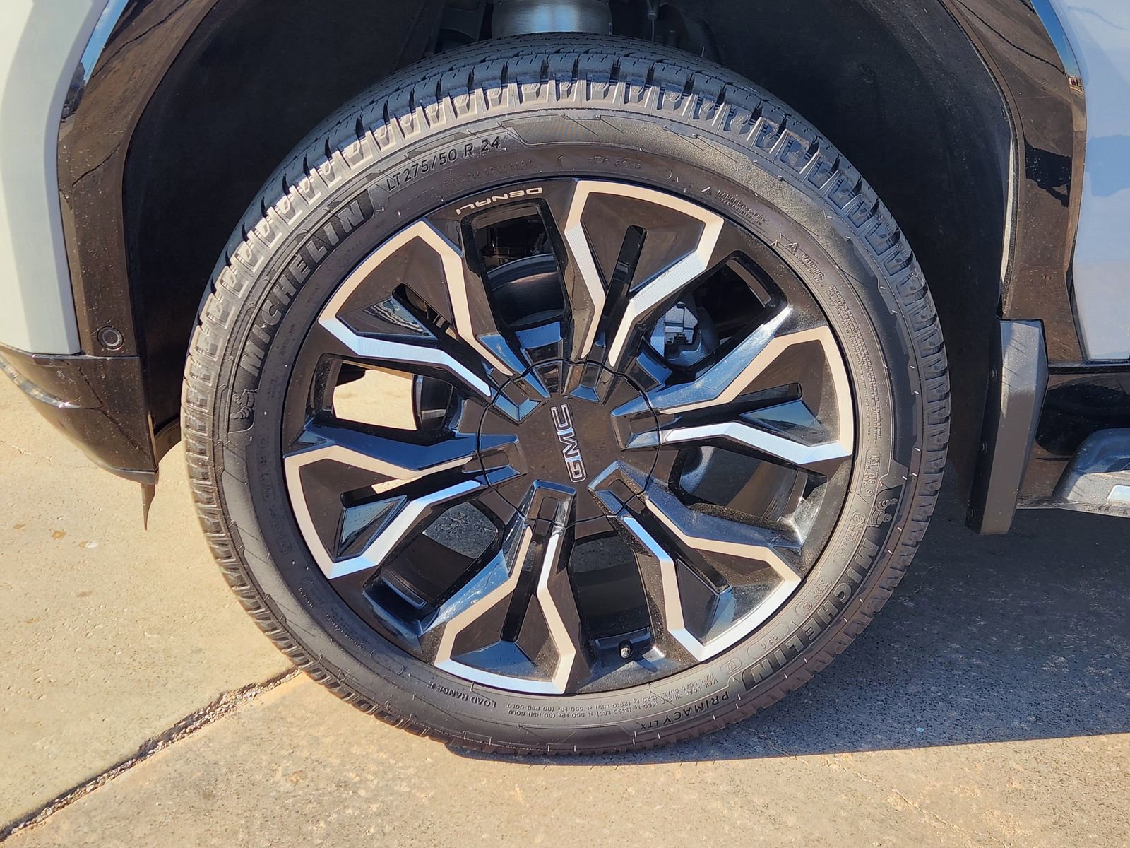 New 2025 GMC Sierra EV Denali AWD/4WD image 13
