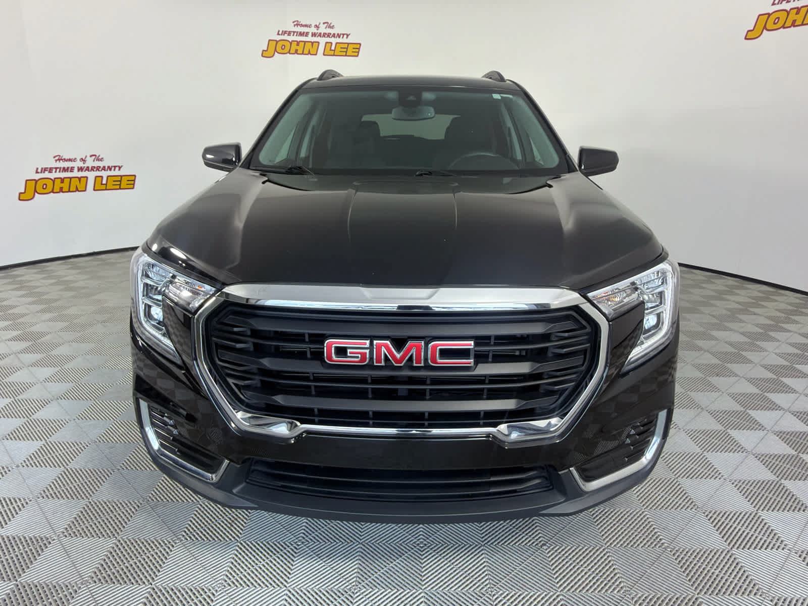 Used 2023 GMC Terrain SLE w/ Driver Convenience Package FWD image 9