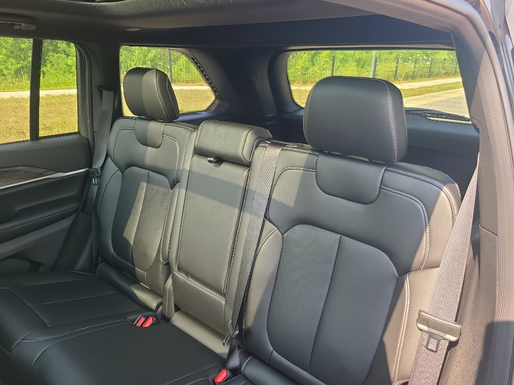 New 2026 Jeep Grand Cherokee Limited w/ Limited Altitude Package AWD/4WD image 37