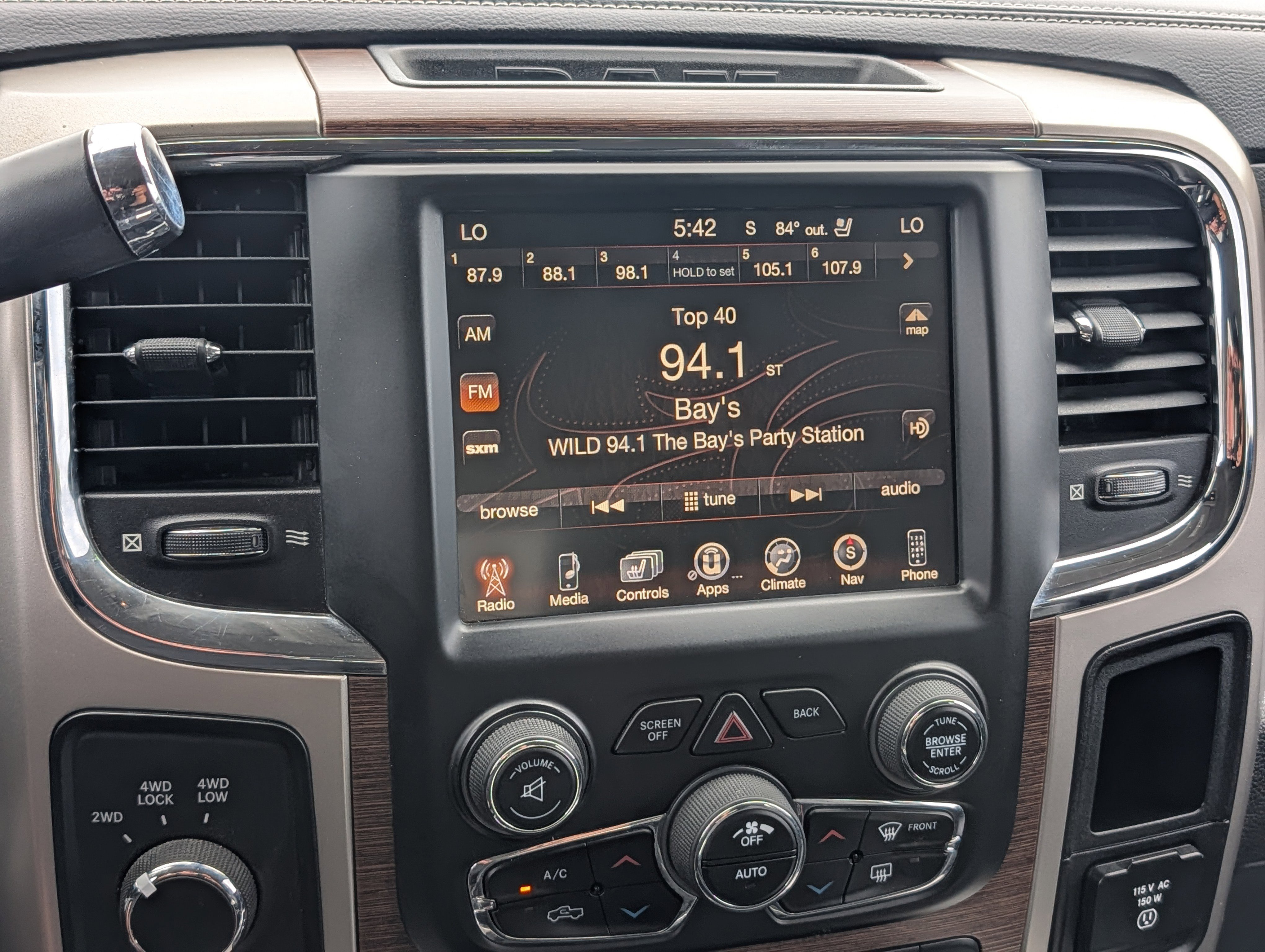Used 2015 RAM 3500 Laramie w/ Convenience Group AWD/4WD image 29