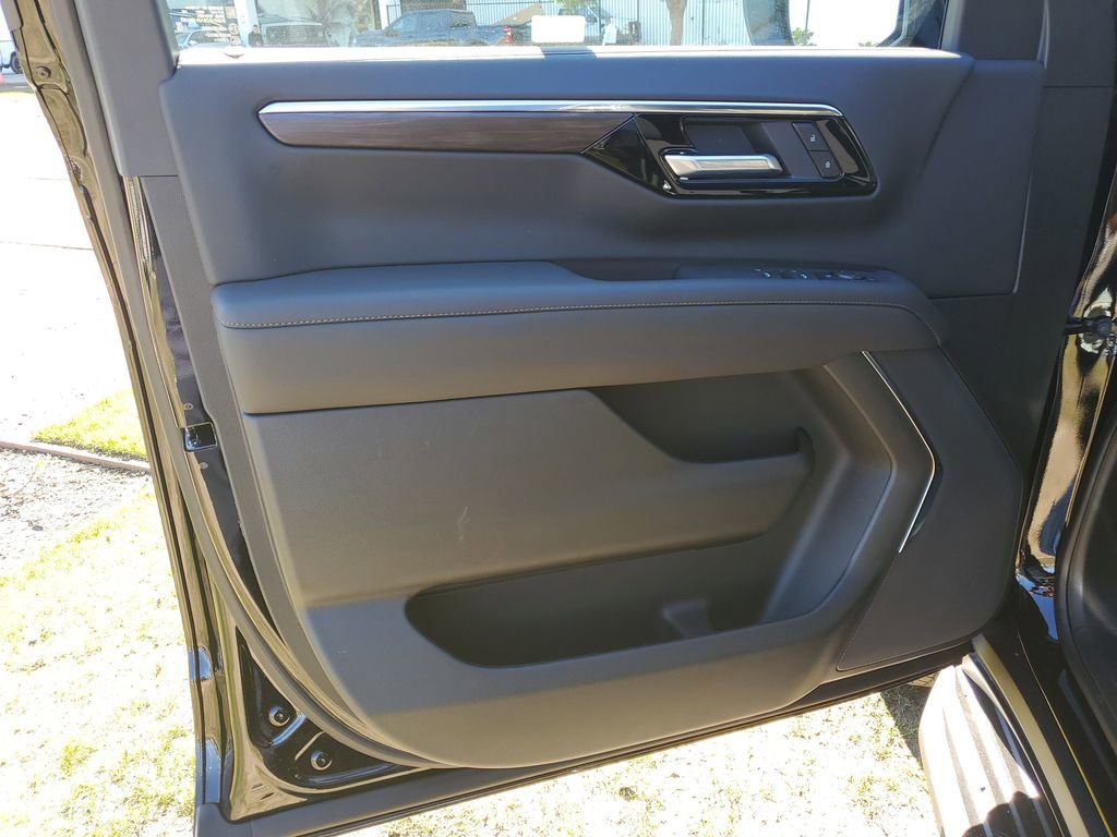 New 2026 Chevrolet Suburban LS image 19