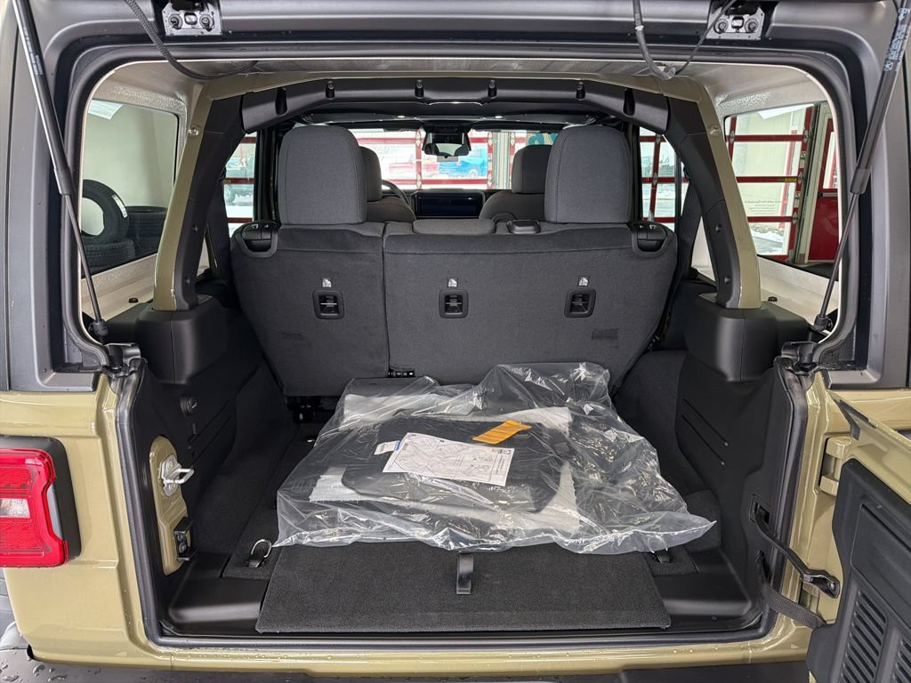 New 2026 Jeep Wrangler Unlimited Rubicon AWD/4WD image 23