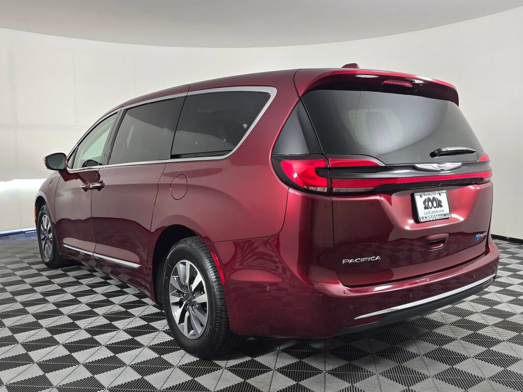 Used 2022 Chrysler Pacifica Limited w/ Uconnect Theater Family Group FWD image 5