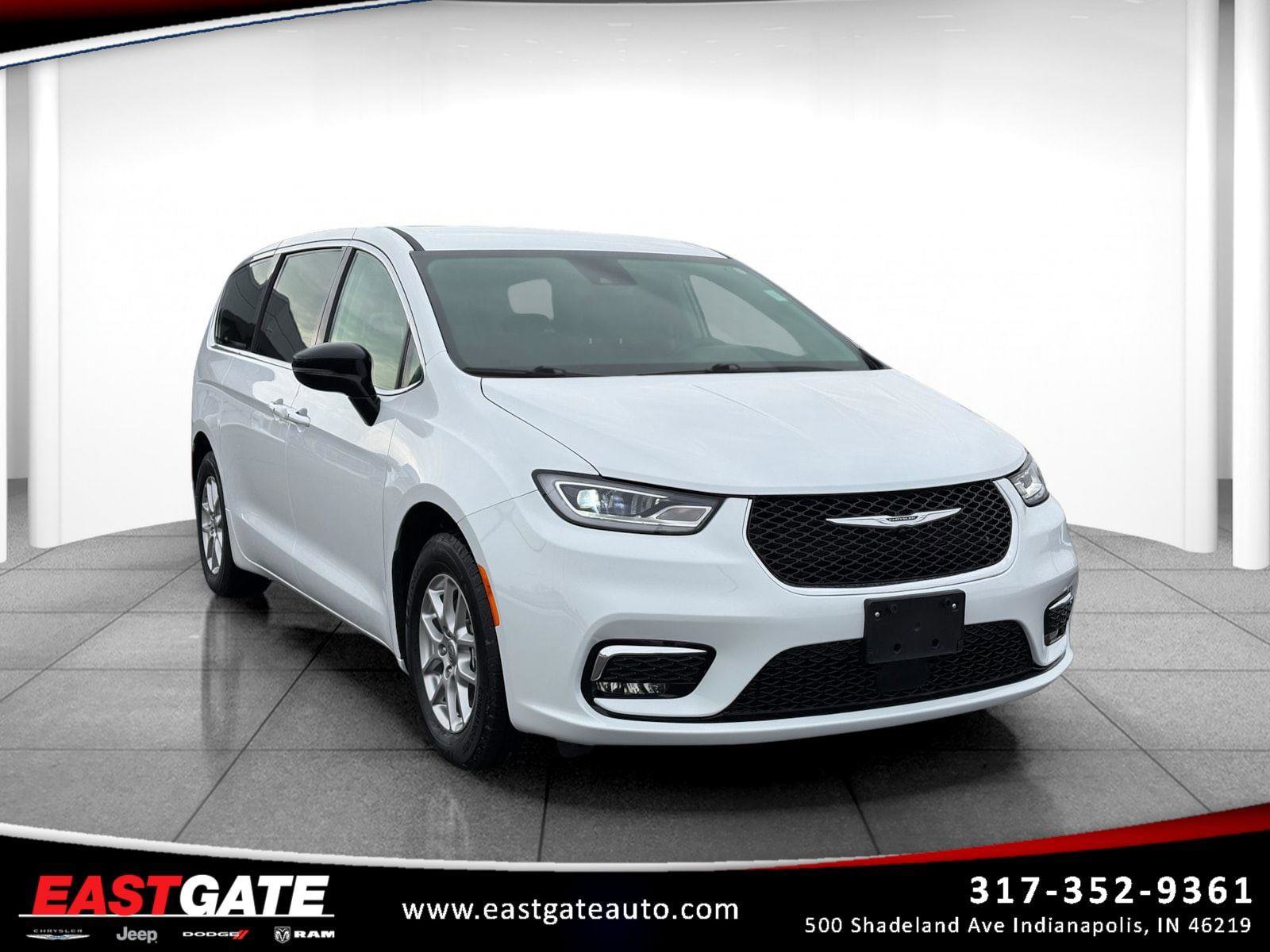 Used 2024 Chrysler Pacifica Touring-L image 1