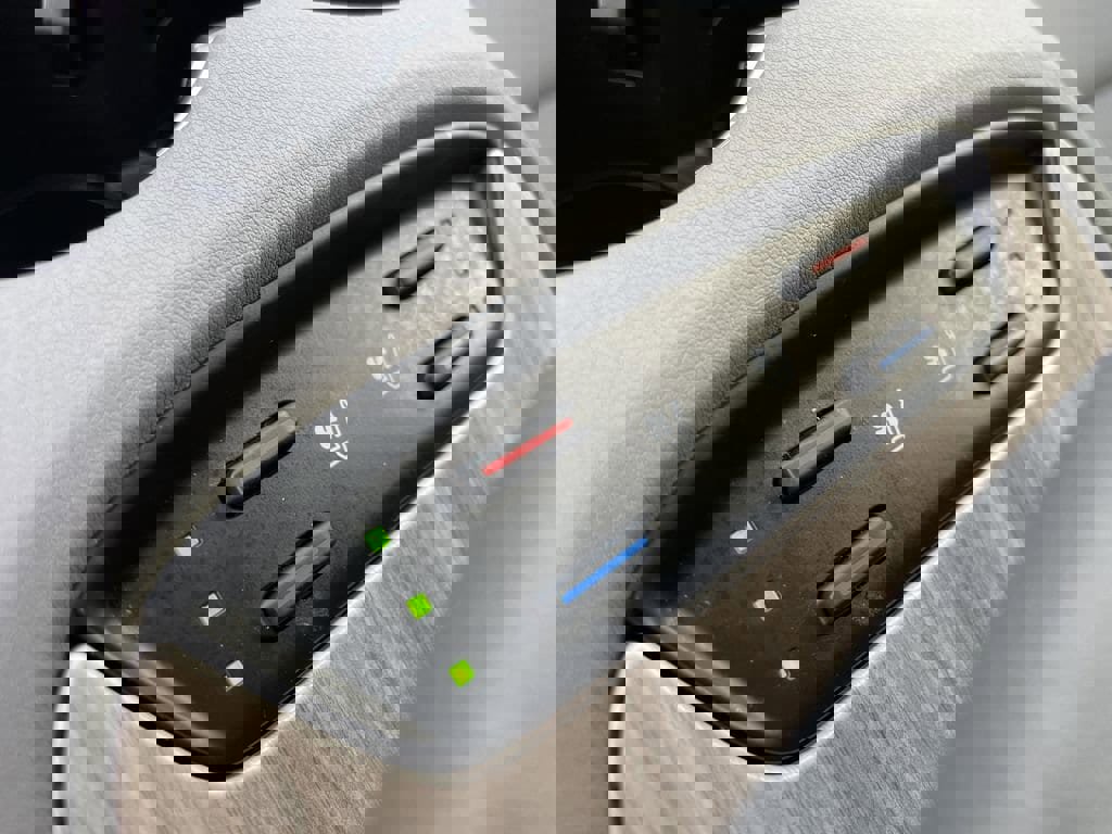 Used 2021 Toyota Venza XLE w/ Softex Package image 25