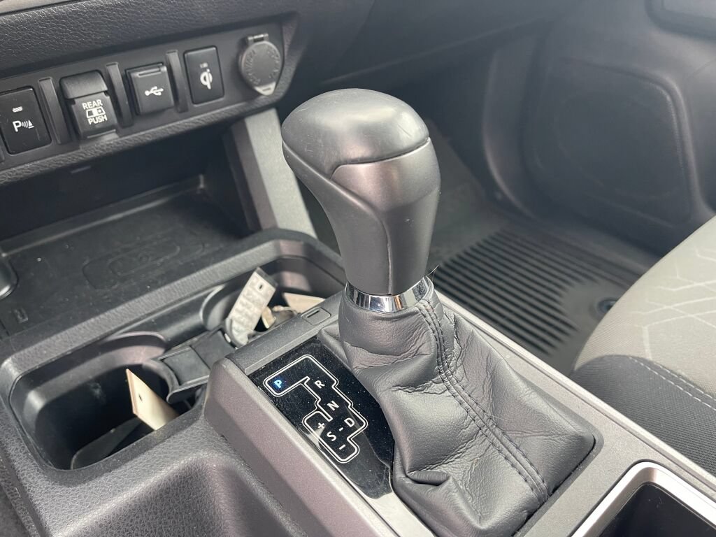 Used 2022 Toyota Tacoma TRD Off-Road w/ Technology Package AWD/4WD image 12