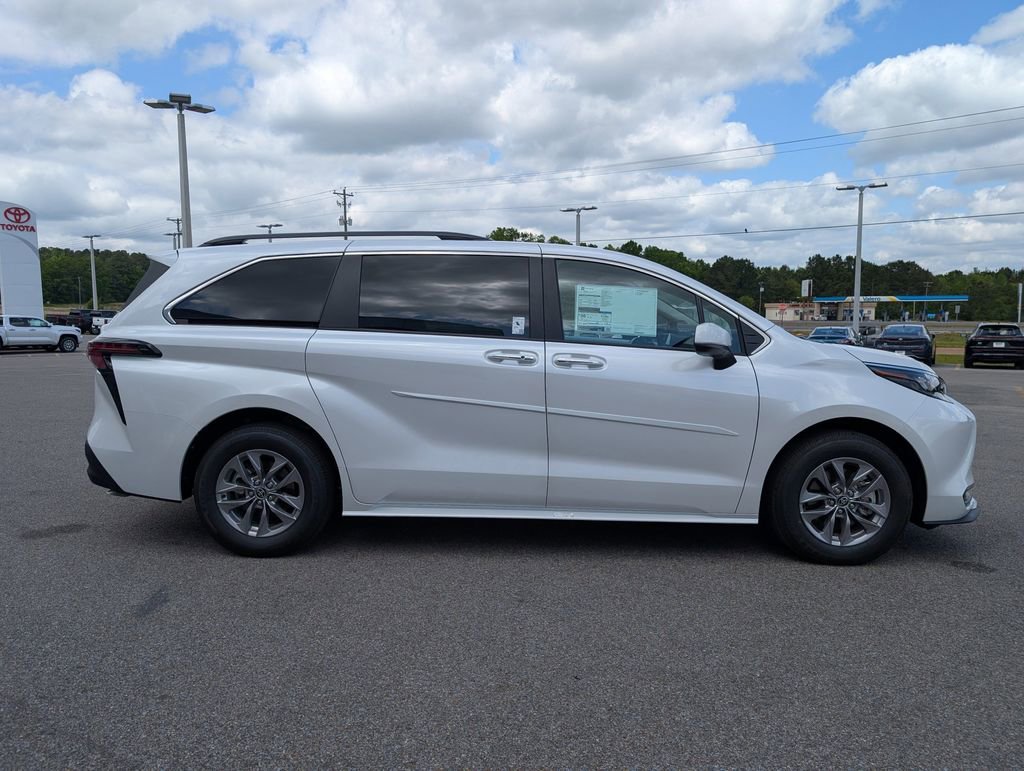 New 2026 Toyota Sienna XLE FWD image 6