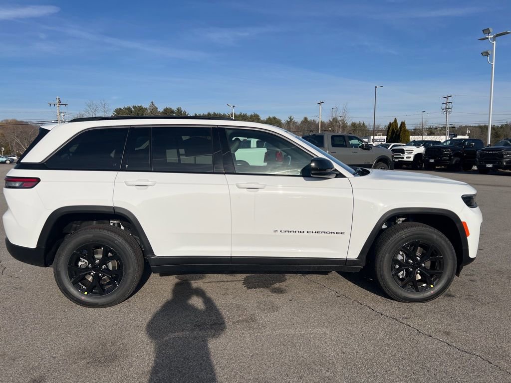 New 2026 Jeep Grand Cherokee Altitude image 8